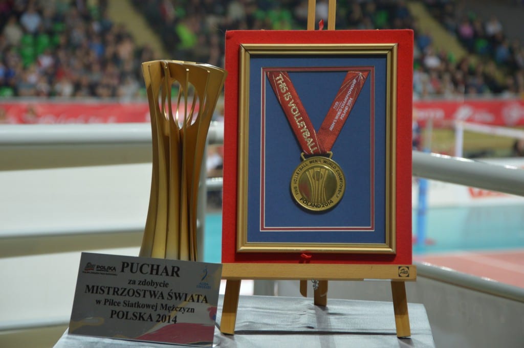 Oto i najcenniejsze siatkarskie trofeum w naszym kraju - puchar mistrzostw świata.