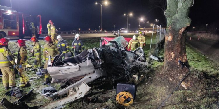 Koszmarny wypadek na Mazowszu W aucie były cztery osoby wMeritum pl