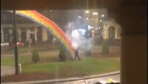 Kolejna próba podpalenia tęczy w Warszawie [wideo]