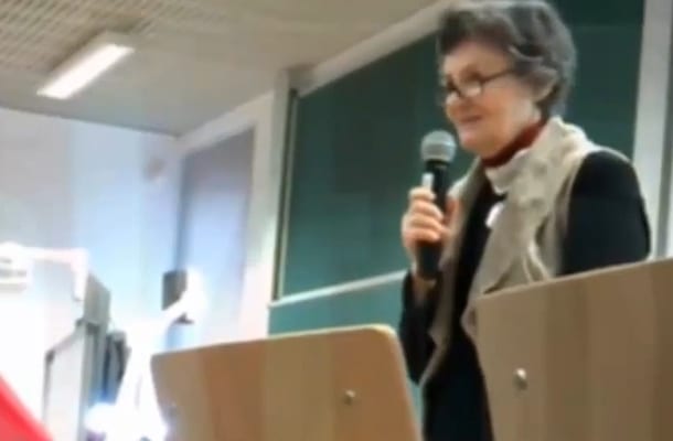 Mama Andrzeja Dudy zbierała podpisy podczas wykładu na uczelni [wideo]