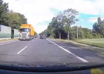 Kobieta wyprzedzała sznur samochodów i jechała na czołówkę. Policji powiedziała, że… nie czuje się winna [WIDEO]