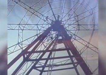 Rosja: Chciał mieć selfie na uszkodzonym diabelskim młynie. Teraz walczy o życie