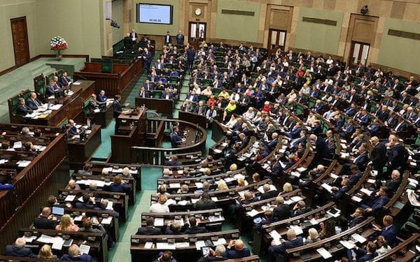 Kukiz’15 pokona PiS ich własną bronią? Chce skrócenia kadencji posłów tak samo, jak sędziów!