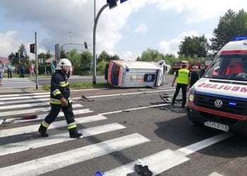 Tragiczny wypadek koło Bolesławia. W zderzeniu brała udział karetka