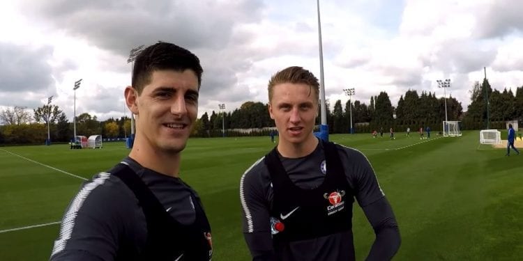 Polski bramkarz, Marcin Bułka, robi furorę w Chelsea Londyn! Kibice są zachwyceni nastolatkiem. „Przyszły numer jeden” [WIDEO]