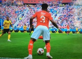 Dany Rose, piłkarz reprezentacji Anglii miał dziury w getrach. Miał w tym cel