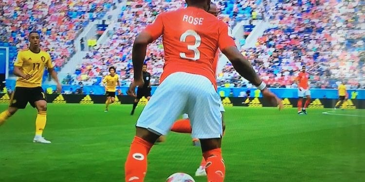 Dany Rose, piłkarz reprezentacji Anglii miał dziury w getrach. Miał w tym cel