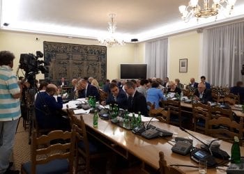 Janusz Sanocki na posiedzeniu komisji sejmowej: „Kropiwnicki, chcesz po łbie? Łysym?”