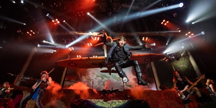 Na koncercie Iron Maiden w Krakowie, muzycy oddali hołd polskim pilotom [WIDEO]