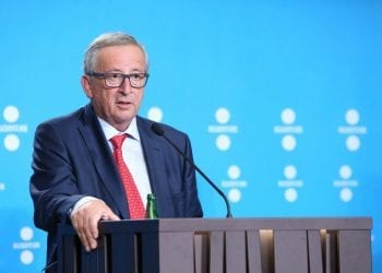 Juncker po raz pierwszy o swoim dziwnym zachowaniu w Brukseli! Szef KE chwiał się i nie mógł zejść po schodach [WIDEO]