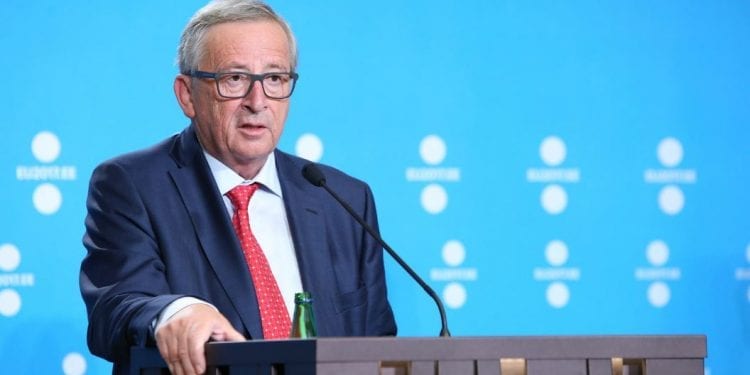 Juncker po raz pierwszy o swoim dziwnym zachowaniu w Brukseli! Szef KE chwiał się i nie mógł zejść po schodach [WIDEO]