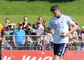 Robert Lewandowski pokazał zdjęcie z nietypowego treningu. Nie kopie piłki, ani nie podnosi ciężarów [FOTO]
