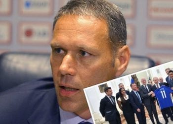 Holendrzy oburzeni postawą Marco Van Bastena. Wszystko przez wizytę u Putina