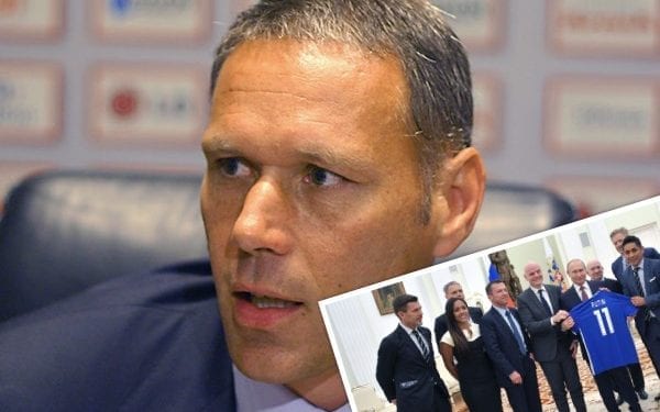 Holendrzy oburzeni postawą Marco Van Bastena. Wszystko przez wizytę u Putina