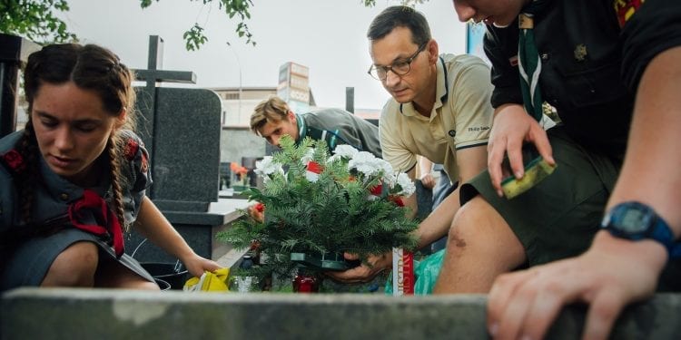 „Polska musi strzec pamięci o swoich Bohaterach”. Morawiecki zapowiada zmiany w prawie