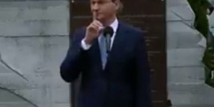 Mateusz Morawiecki wygwizdany przez rolników! Premier nie mógł przemawiać, wykonywał wymowny gest [WIDEO]