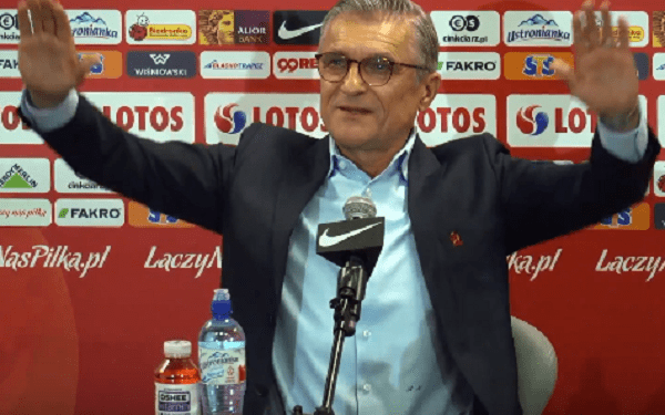 Wpadka dziennikarza TVN na konferencji. Jakub Sobieniowski do selekcjonera: „Panie premierze…” [WIDEO]