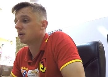 Zawodnik, którego sfaulował Peszko zachowanie rywala zobaczył dopiero na powtórce. Nie bawił się w dyplomację