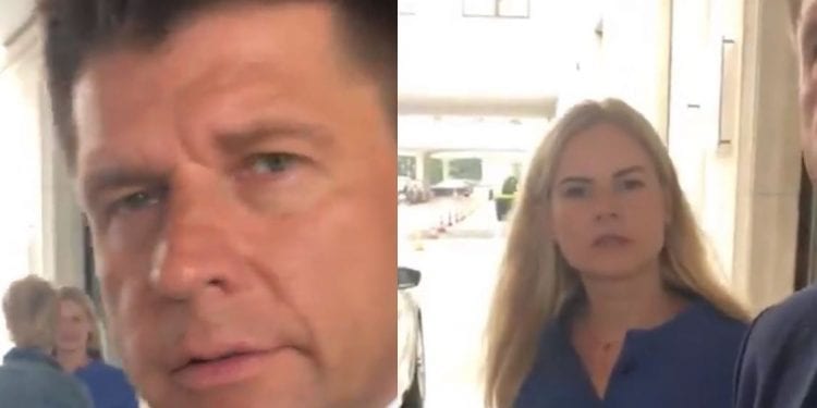 Mężczyzna podszedł do Schmidt z pytaniem, czy przewiezie go w bagażniku. Petru zaczął go popychać. „Chce Pan wyjść?” [WIDEO]