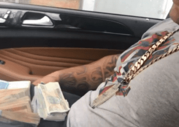 Popek zapłacił 65 tys. złotych podatku. Opublikował film z Urzędu Skarbowego. „A myślałem, że załatwi mnie wóda i koks…” [WIDEO]