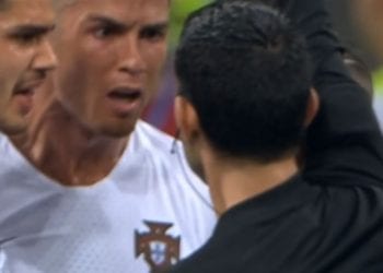 Ronaldo otrzymał żółtą kartkę za obrazę arbitra? Z ruchu ust odczytano, co do sędziego krzyczał Portugalczyk [WIDEO]