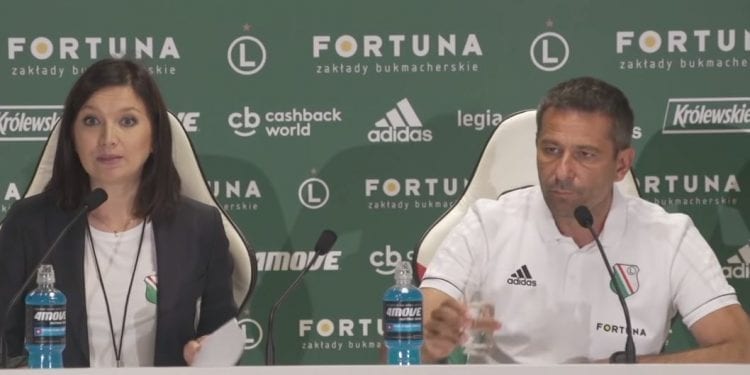 Trener Legii wyjaśnił, dlaczego jego zespół przegrał. „Piłkarze wymiotowali” [WIDEO]