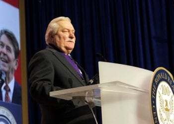 Internauci zaczęli zgłaszać policji wpis Lecha Wałęsy. Były prezydent… postanowił go usunąć! [SCREEN]