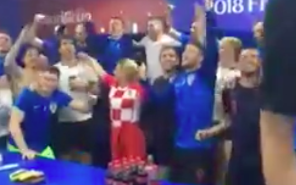Działo się w szatni Chorwatów! Tak piłkarze świętowali ze swoją prezydent [WIDEO]