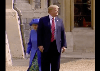 Zabawna sytuacja podczas spotkania Trumpa i Elżbiety II. Prezydent… zgubił królową? [WIDEO]