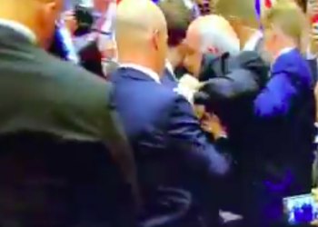 Na szczycie Trump-Putin doszło do awantury. Jeden z dziennikarzy wyprowadziny z sali! [WIDEO]