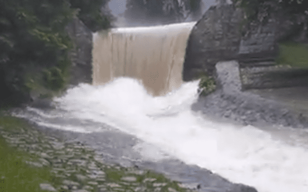 Zerwany most i szlaki zamienione w rwące potoki. Tragiczny bilans ulew w Tatrach [WIDEO]