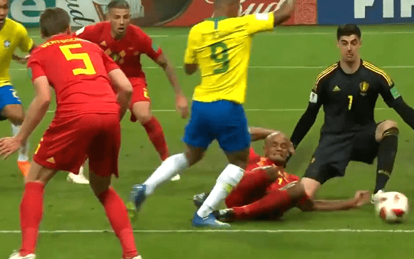 Kontrowersje w meczu Brazylia – Belgia. Sędzia nie odgwizdał karnego? [WIDEO]