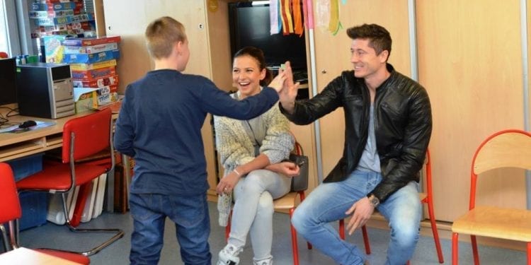 Piękny gest Lewandowskich. Wsparli finansowo Centrum Zdrowia Dziecka