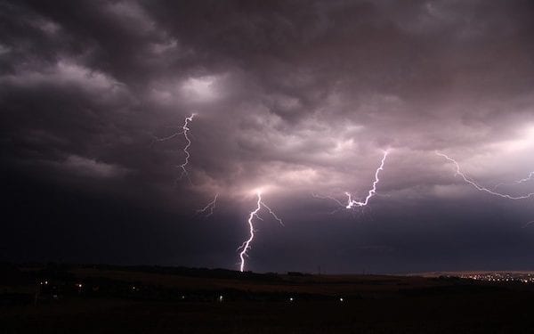 Przed nami groźne burze z gradem. IMGW wydaje ostrzeżenia!
