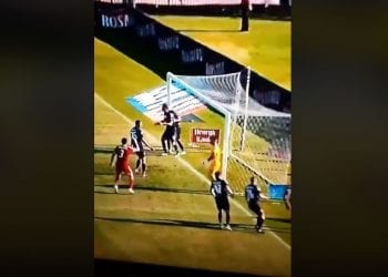 Ekstraklasa nie zawodzi. Dwóch zawodników w jednym momencie popełniło kiks i… padł gol [WIDEO]