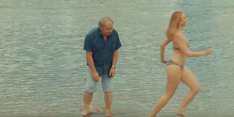 Andrzej Grabowski nagrał utwór, w którym drwi z Polaków na wakacjach. „Plaża, plaża, plaża” [WIDEO]