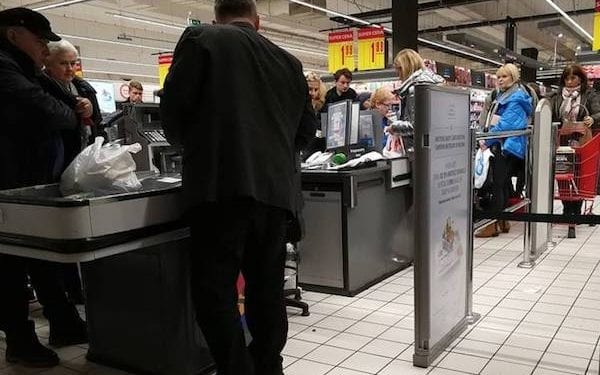 Jak zmieniła się sytuacja kasjerów po wprowadzeniu zakazu handlu w niedziele? Znamy najnowsze opnie