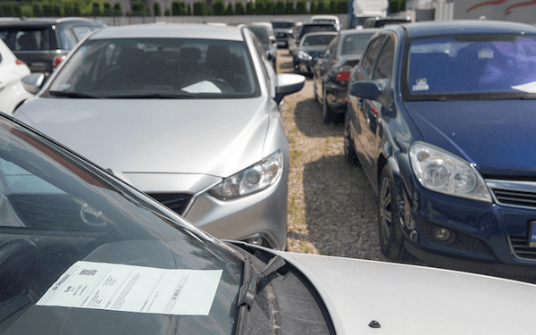 Giełdy liczyły na większe zyski. Tymczasem zakaz handlu w niedziele nie pomógł