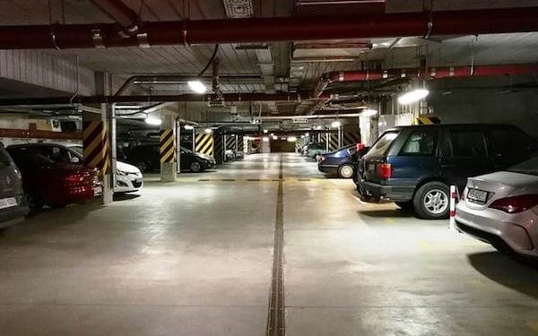 Zostawiasz rzeczy na klatce schodowej lub w garażu? Narażasz się na naganę, mandat, a nawet areszt