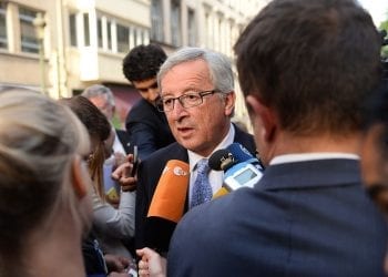 Jean-Claude Juncker był pijany na szczycie NATO? Rzecznik KE: „To rwa kulszowa”