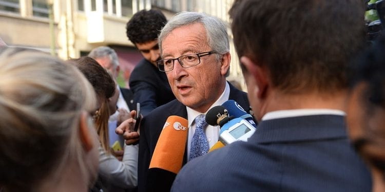 Jean-Claude Juncker był pijany na szczycie NATO? Rzecznik KE: „To rwa kulszowa”