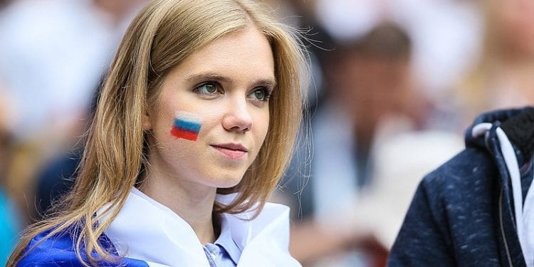 FIFA chce walczyć z seksizmem. Nie będzie zbliżeń na kobiety na trybunach?