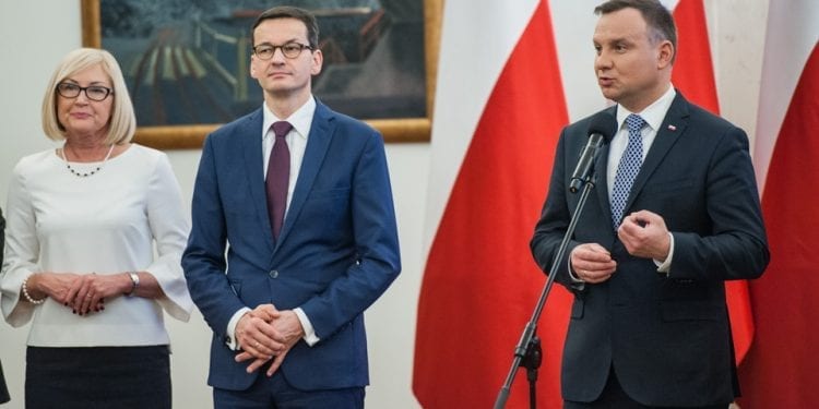 Referendum prezydenta Dudy zagrożone. Senacka komisja przeciwko