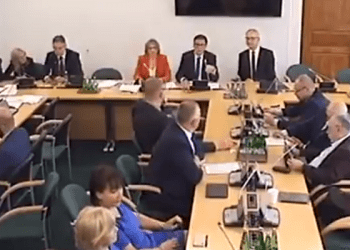 PiS powtarza głosowanie, bo nie miało większości? Kuriozalne zachowanie posła