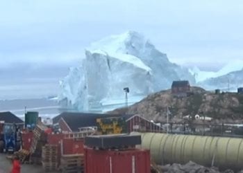 Grenlandia: Ewakuowano wioskę z powodu góry lodowej [WIDEO]