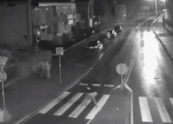 Myślenice: Brutalny rozbój przed kamerą monitoringu [WIDEO]
