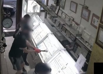 Koszalin: Napad na jubilera. Jest nagranie z monitoringu [WIDEO]