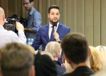Według sondażu, w warszawskiej dzielnicy Ochota wygrywa Patryk Jaki. Ma dużą przewagę nad Rafałem Trzaskowskim