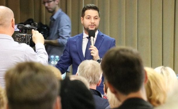 Według sondażu, w warszawskiej dzielnicy Ochota wygrywa Patryk Jaki. Ma dużą przewagę nad Rafałem Trzaskowskim