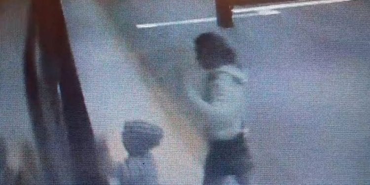 Dziecko wpadło w szczelinę między odjeżdżającym pociągiem a peronem. Dramatyczne chwile na dworcu PKP [FOTO+WIDEO]